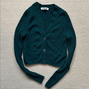 Biden, medium, Forest green, 100% merino wool v neck.